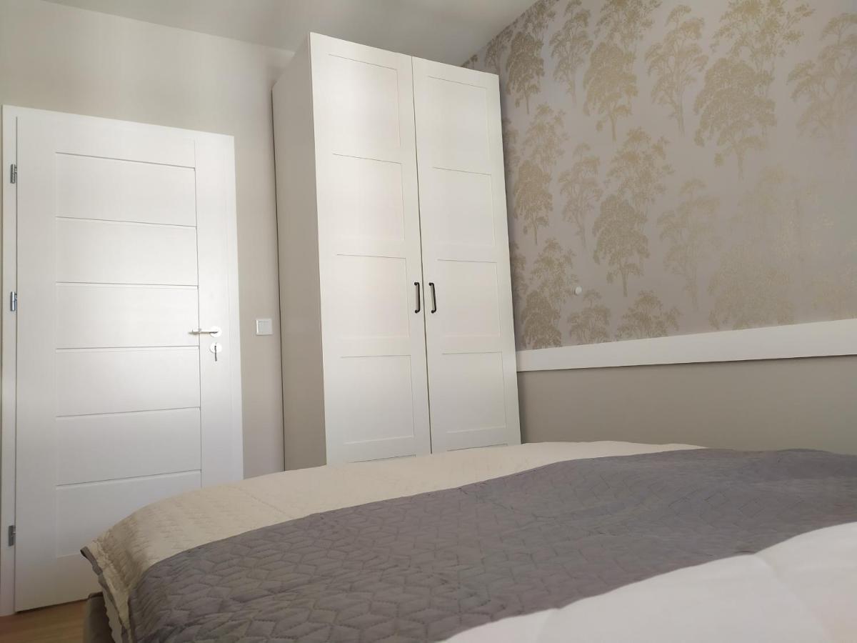 Krakow City Center Navyblue Luxury Apartment ภายนอก รูปภาพ